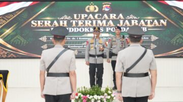 Sertijab Kabiddokkes Polda NTB, Kombes Iskandar Gantikan Kombes Komang Tresna